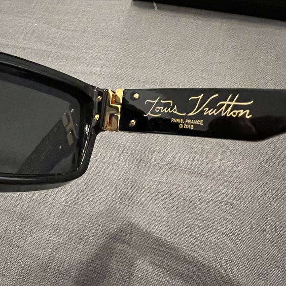 Louis Vuitton - Picture 2 of 6